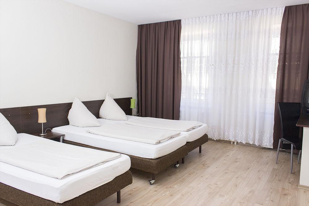 ברלין Hotel-Pension Victoria מראה חיצוני תמונה