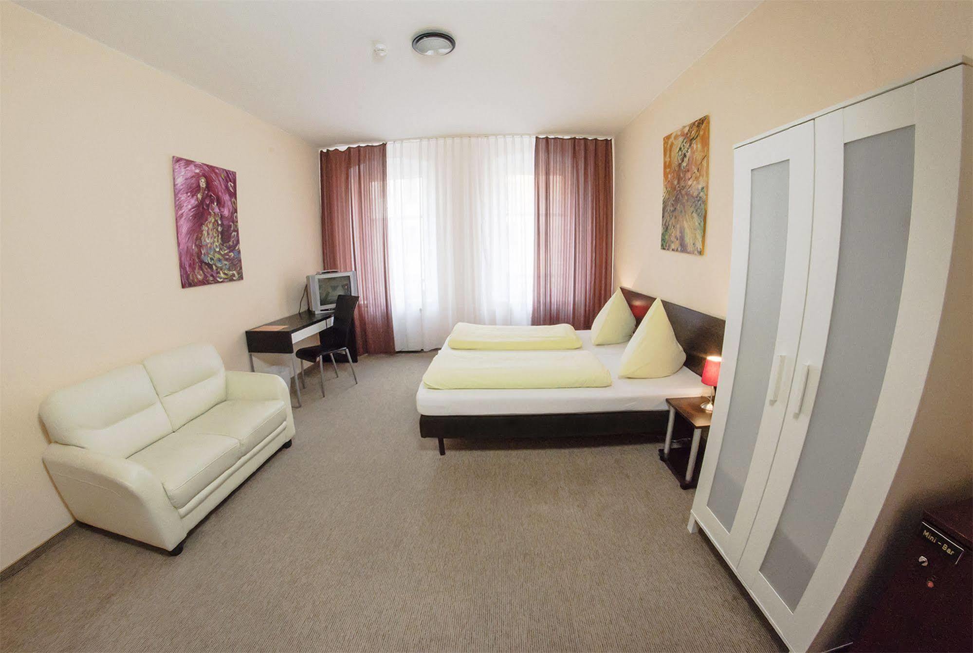 ברלין Hotel-Pension Victoria מראה חיצוני תמונה