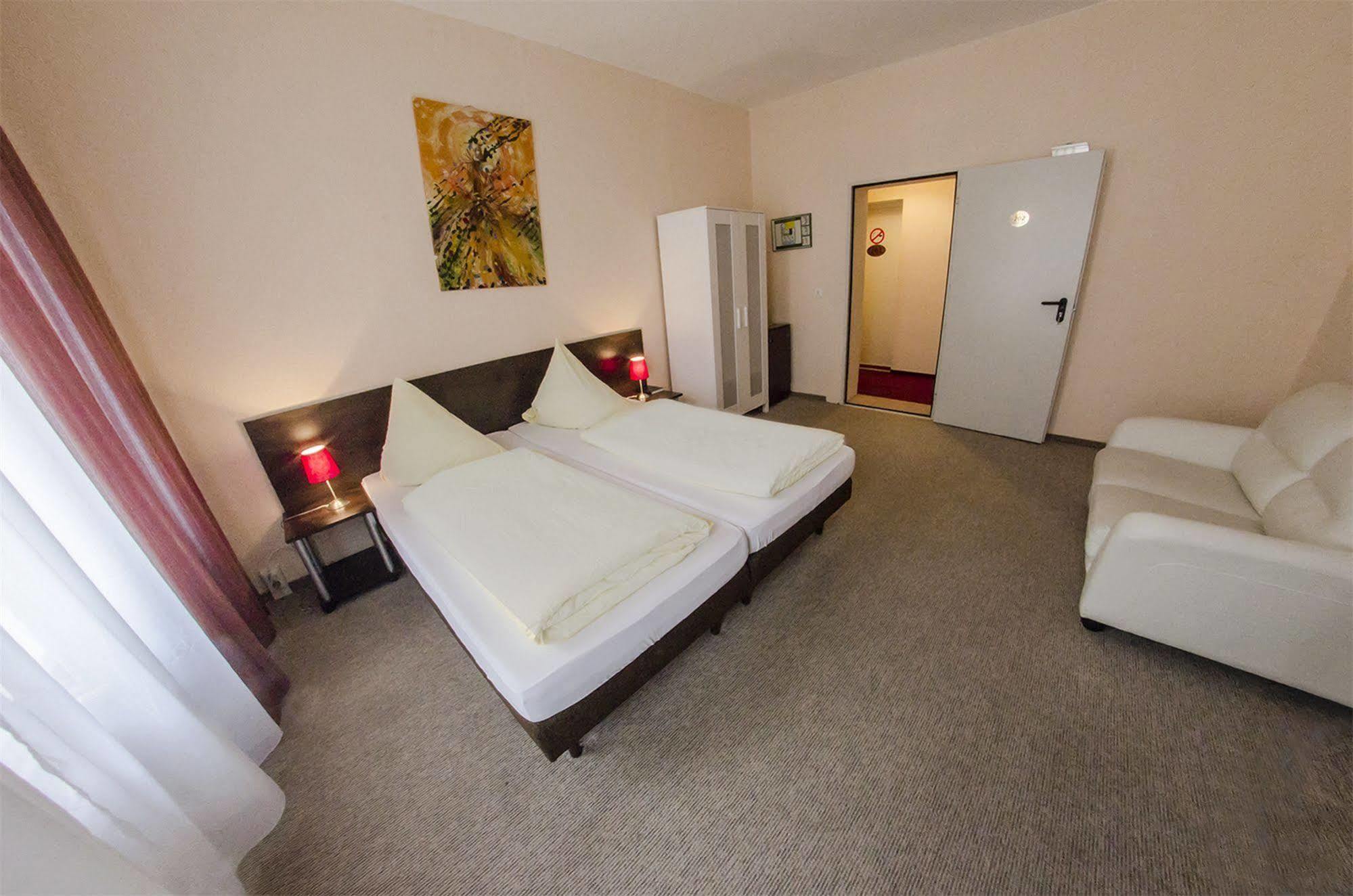 ברלין Hotel-Pension Victoria מראה חיצוני תמונה