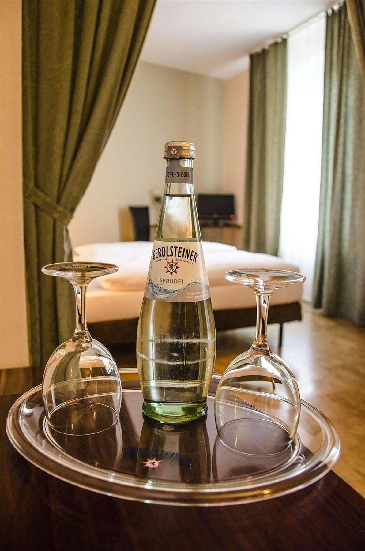 ברלין Hotel-Pension Victoria מראה חיצוני תמונה