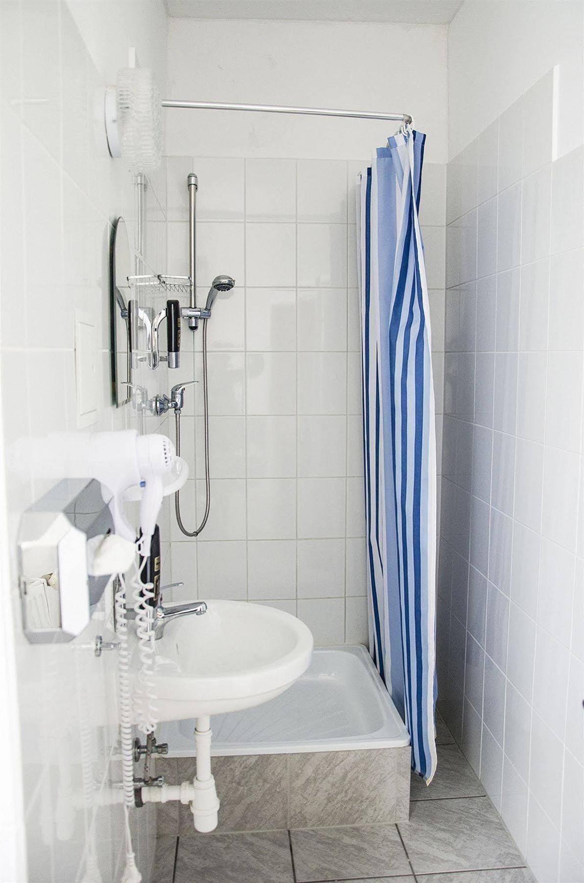 ברלין Hotel-Pension Victoria מראה חיצוני תמונה