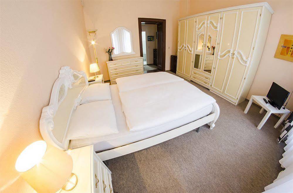 ברלין Hotel-Pension Victoria מראה חיצוני תמונה